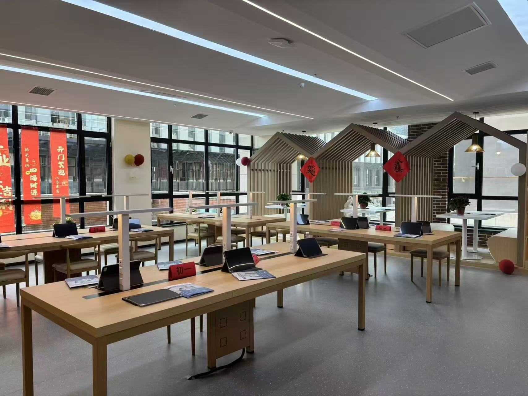 科技赋能艺路，智启未来｜四川现代艺术学校AI教学中心·AI自习室正式启用！